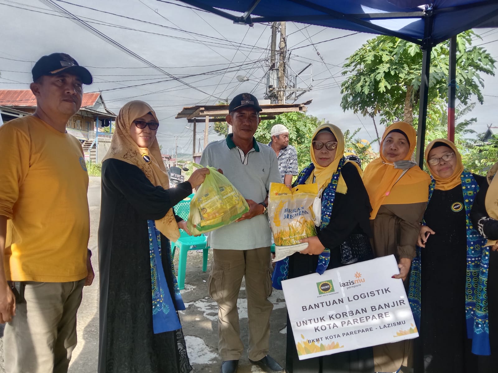 Peduli Kemanusiaan, BKMT Parepare Salurkan Bantuan ke Warga Terdampak Banjir